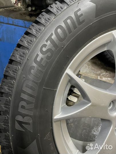 Bridgestone Ice Cruiser 7000S 215/65 R16