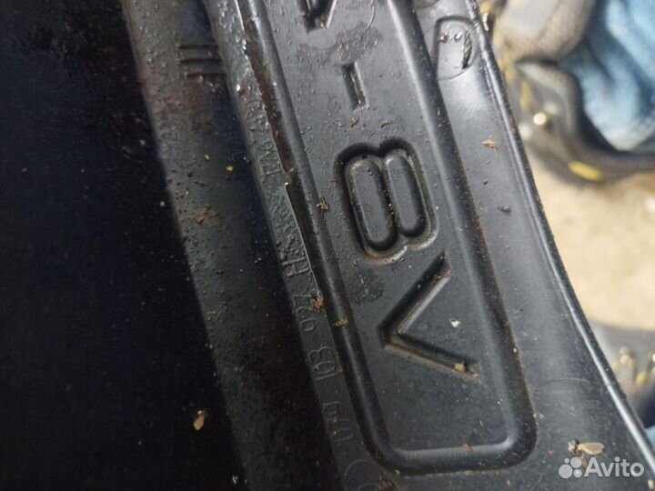 Накладка двигателя Audi A8 4.2 FSI 079103927H