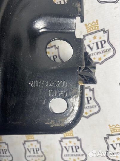 Крепление продольного рычага Mercedes-Benz Cla200