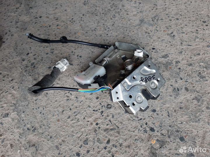 Ford Mondeo 3 - замок крышки багажника