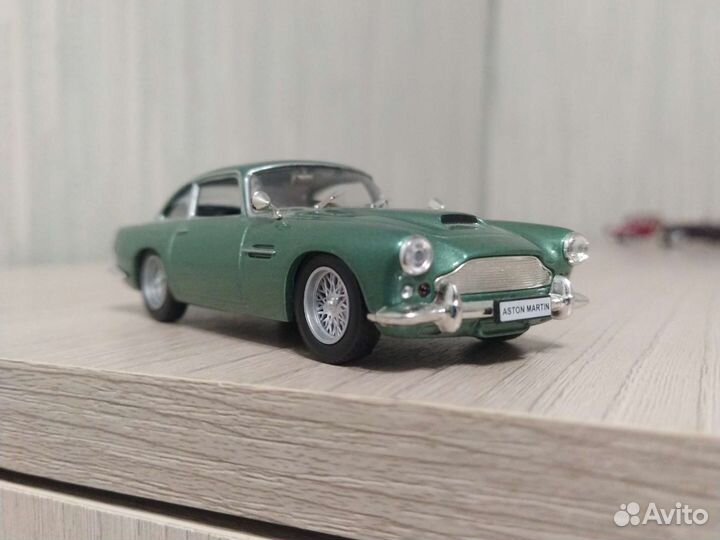Aston Martin DB4 (1:43)