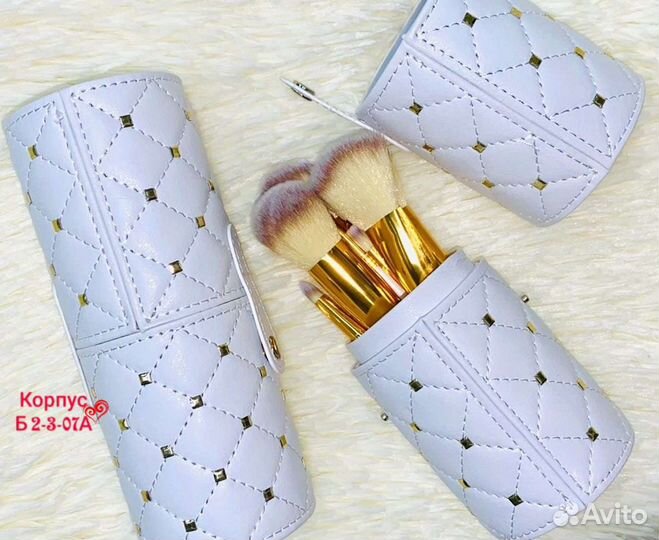 Кисти для макияжа в футляре