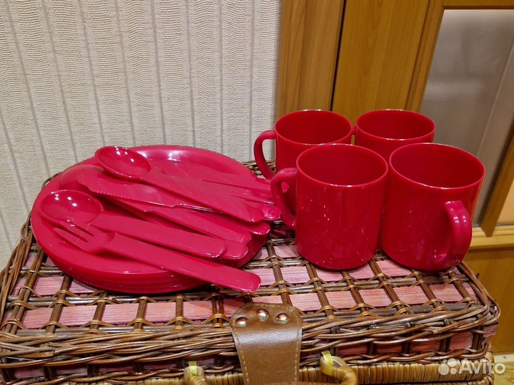 Набор для пикника в чемодане