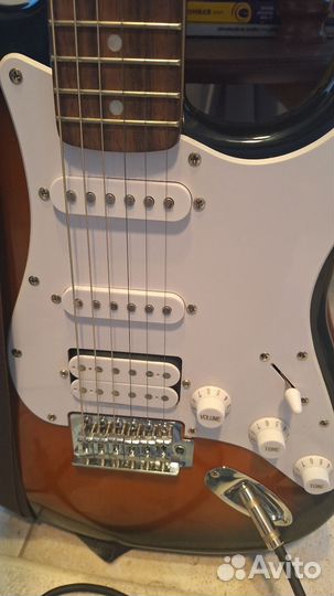Fender Squier HSS Stratocaster с усилителем