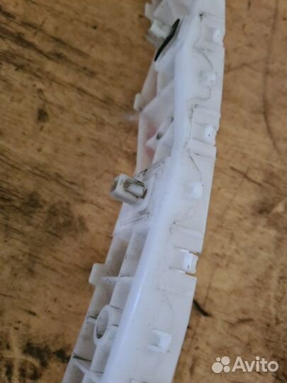 Крепление бампера заднее левое Nissan Juke F15