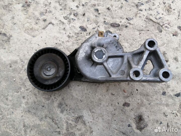 Натяжитель Ремня Фольксваген Шаран 1.9 038903315F