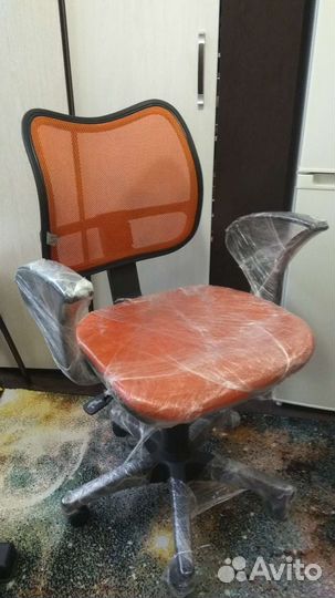 Компьютерное кресло, стул офисный