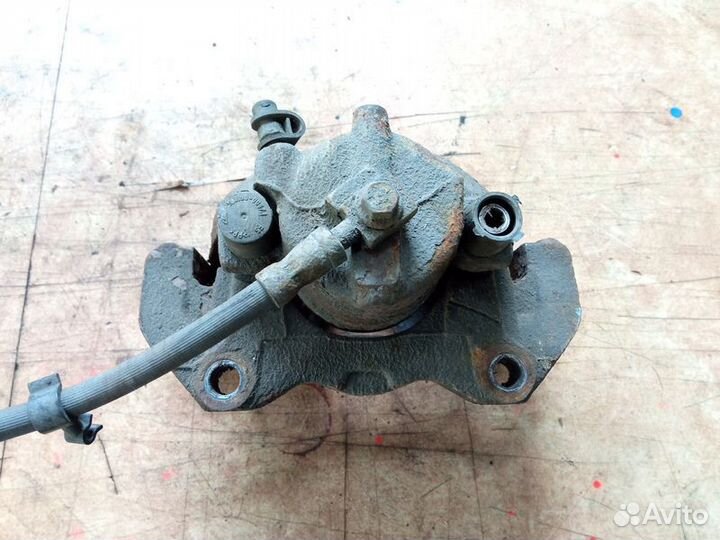 Суппорт тормозной передний левый Опель Зафира Б