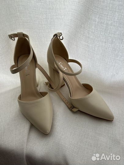 Туфли женские 36 размер бежевые