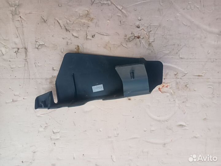 Накладка стойки багажника передняя Mercedes-Benz W