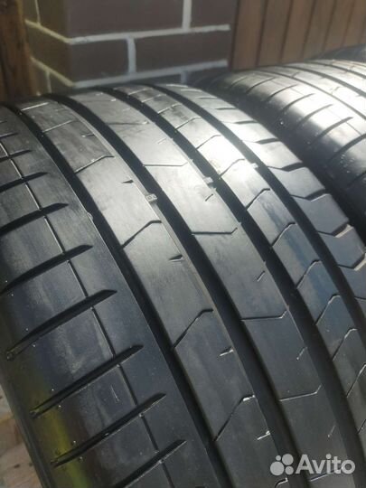 Pirelli P Zero PZ4 245/35 R20 и 275/30 R20 95Y