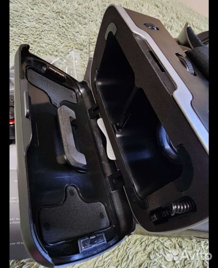 Очки виртуальной реальности с геймпадом