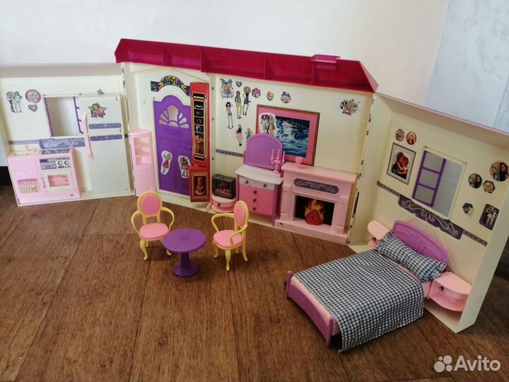 Кукольный домик с мебелью