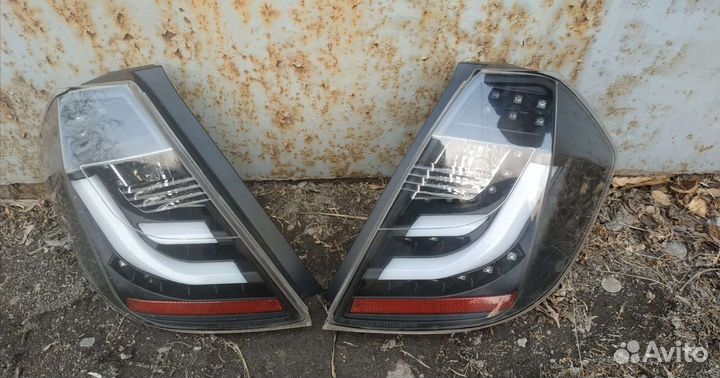 Фары задние Honda Fit