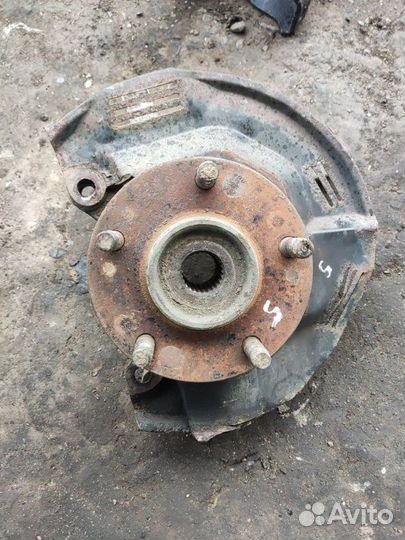 Кулак поворотный передний левый Mitsubishi Galant