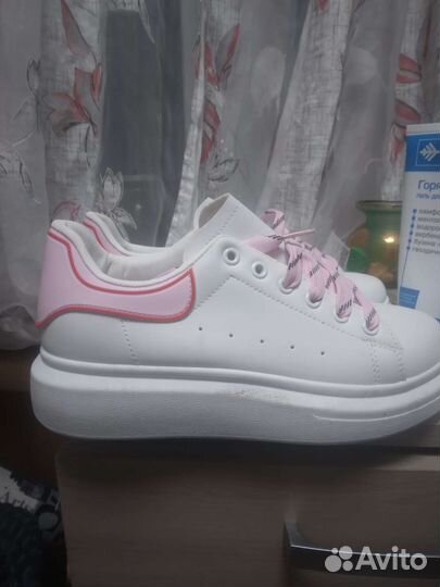 Кроссовки новые 38 р супер