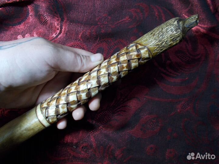 Топорище резное,волчара с плетёнкой