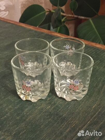 Стеклянные бокалы для вина, стопки, графины 1.5 л