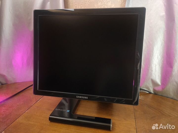 Монитор Samsung Syncmaster 971P 19 дюмов