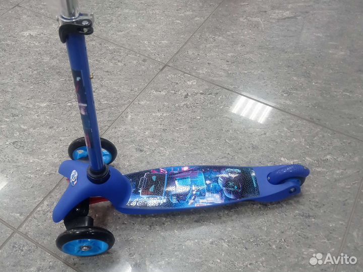 Самокат детский трехколесный новый