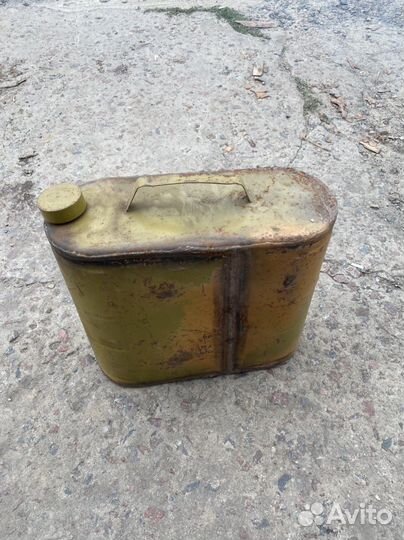 Продам две канистры 20л