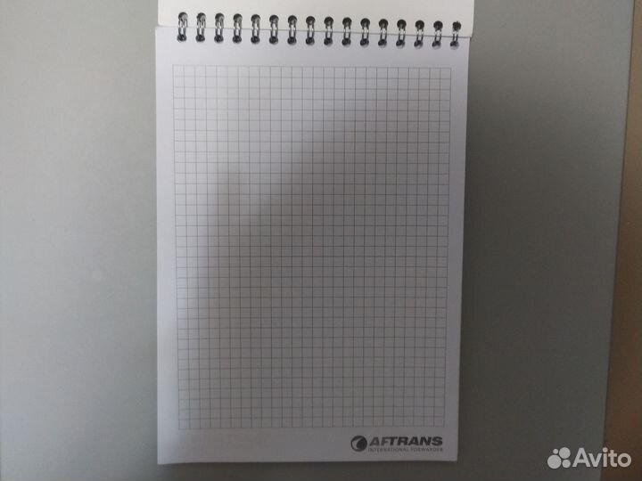 Тетрадь / блокнот в клетку