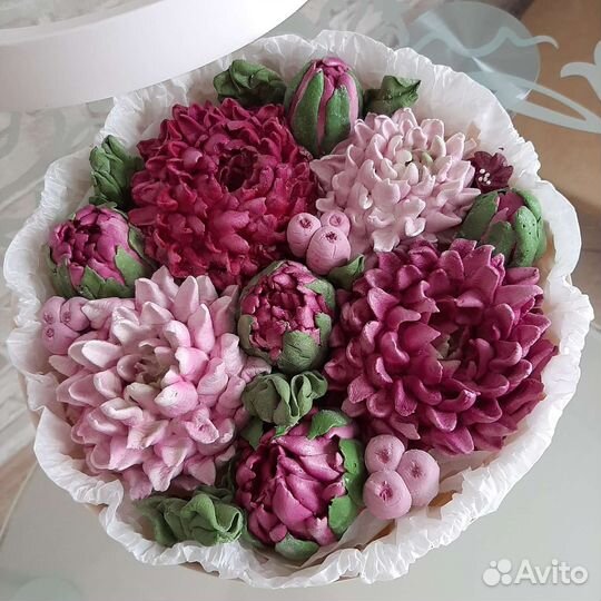 Подарочная коробка с зефирными цветами