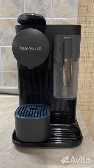 Кофемашина De'Longhi Lattissima One EN510