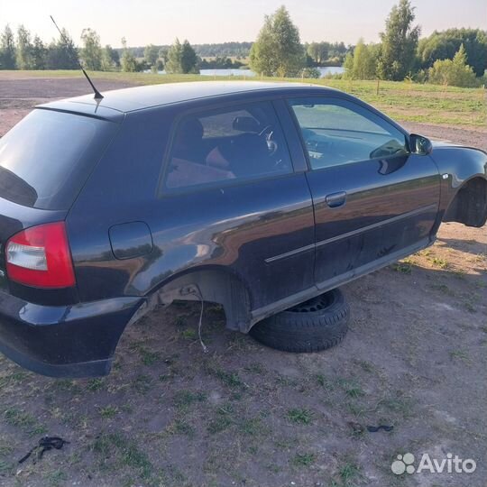 Ауди А3 2002 год 1.6 бензин в разбор