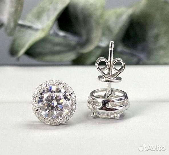 Серьги пусеты с бриллиантом муассанитом