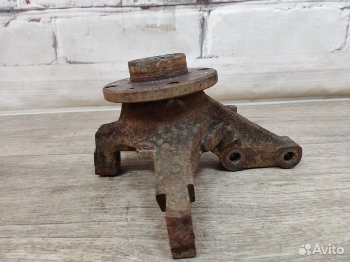 Кулак поворотный передний левый Albea Альбеа