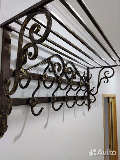 Вешалка кованая настенная