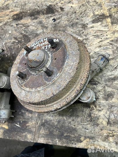 Задний кулак барабан L R Nissan Primera P10