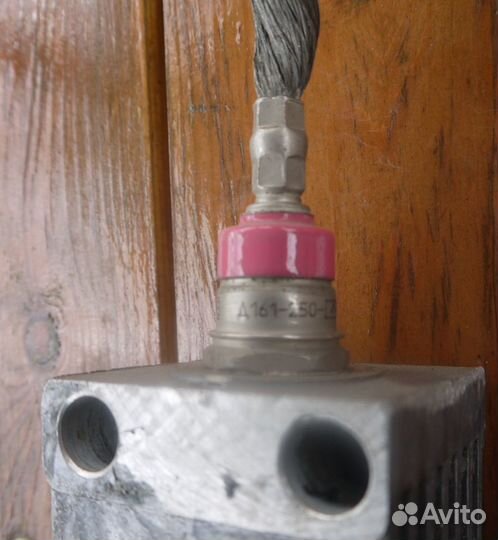 Диоды Д161-250-12 на радиаторах