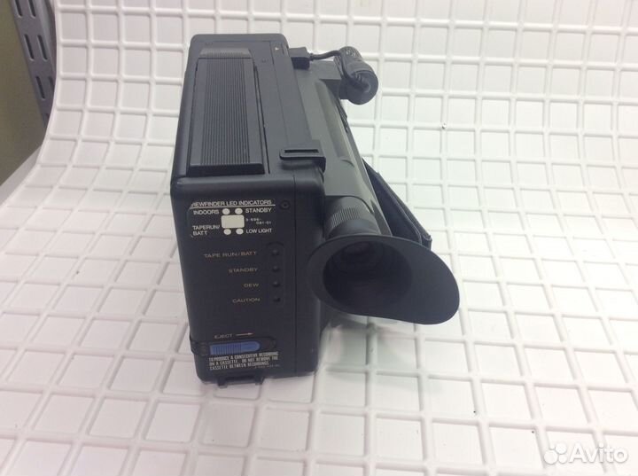 Винтажная видеокамера Sony CCD-м8е