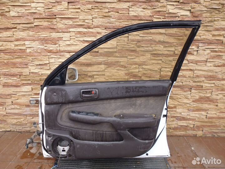 Тойота Карина 190 дверь передняя правая 1992-1998