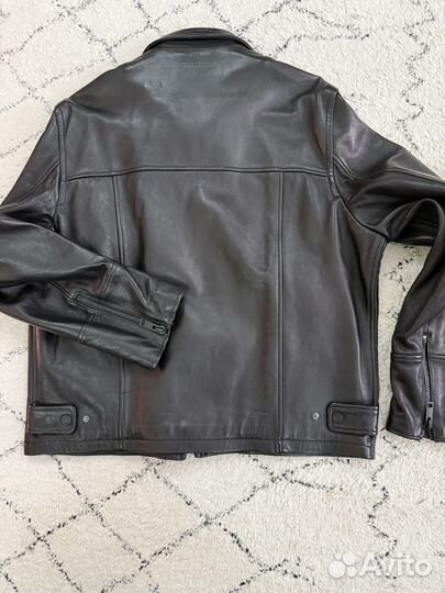 Новая кожаная куртка trussardi 56р