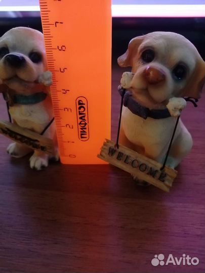 Статуэтка собака и пчёлка