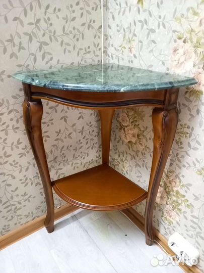 Итальянская угловая консоль (угловой столик)