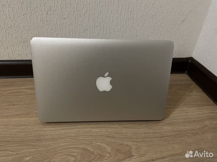 Apple macbook air 11 2011