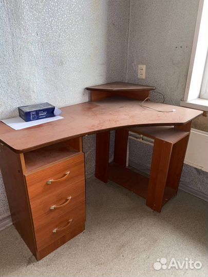 Компьютерный стол