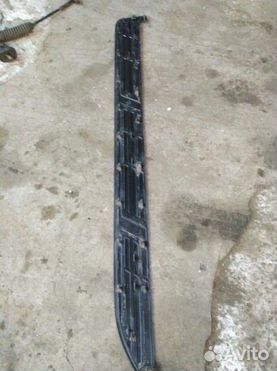 Накладка порога наружняя левая Toyota Land Cruiser