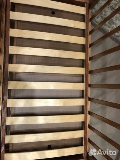 Детская кроватка с маятником и ящиком