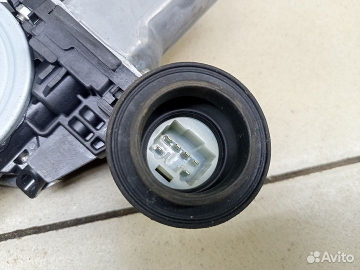 Стеклоподъемник электр. задний правый RAV 4 2013