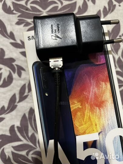 Телефон Samsung galaxy a50