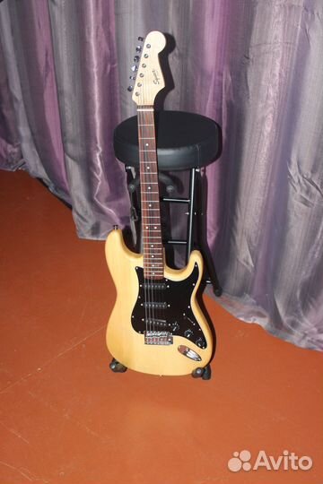 Электрогитара Fender Squier Bullet Stratocaster