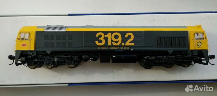 Дизельный локомотив roco 63976