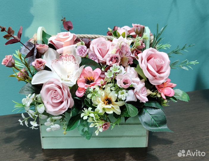 Предметы интерьера. Композиция из цветов