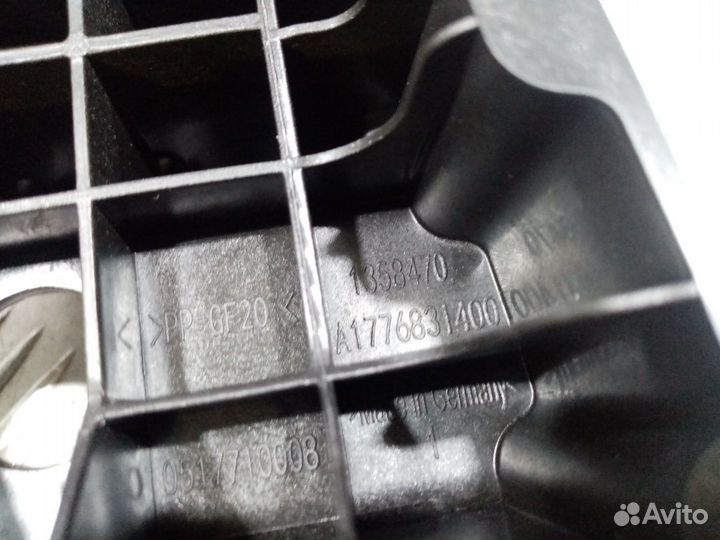 Б/У Кронштейн центральной консоли#001