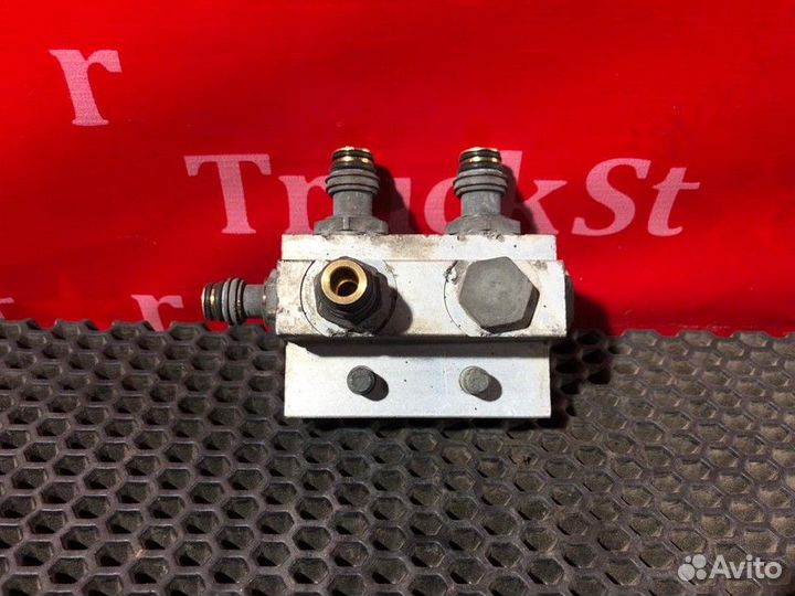 Клапан тормозной Volvo FH